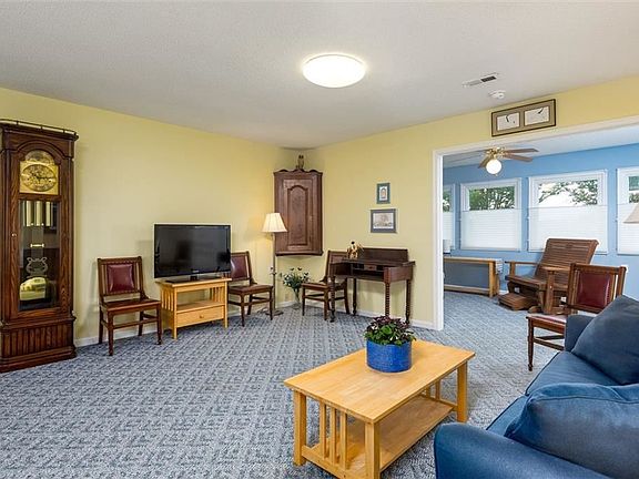 5th image of 7 Lake Summit Dr