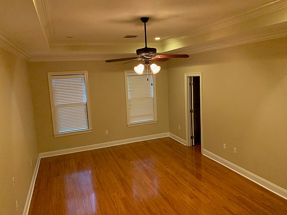 4th image of 805 Waltham St