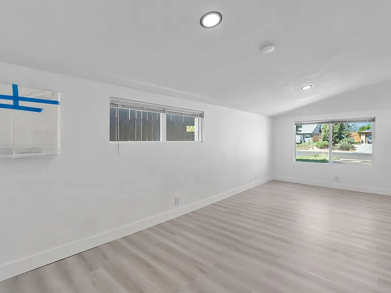 2640 Oneida St — Photo 12