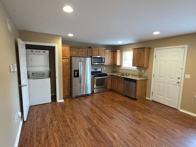 808 S Knoxville Ave — Photo 10