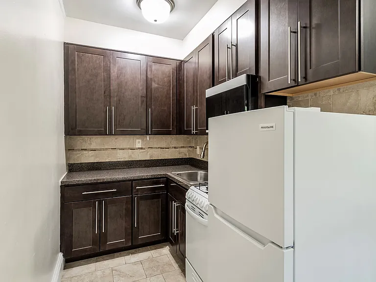 55 Monroe Place Apartments — Photo 7