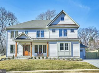 4509 39th St N, Arlington, VA 22207