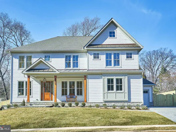 4509 39th St N, Arlington, VA 22207