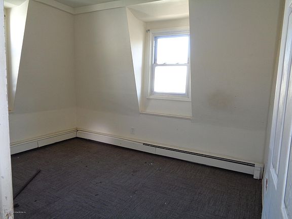 4th image of 359 Clove Rd