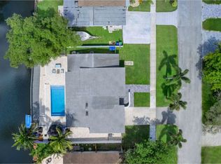 2541 NE 199th St, Miami, FL 33180