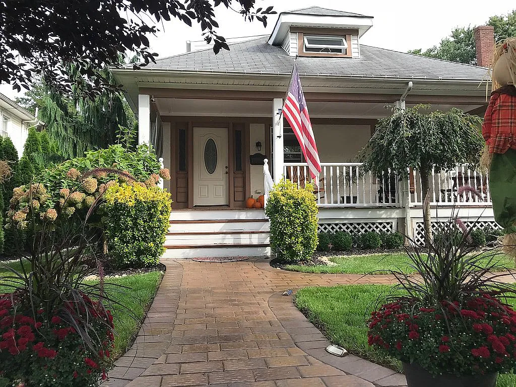 90 Jackson St photo 1