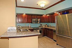 5th image of 210 Saint George St Unit 23