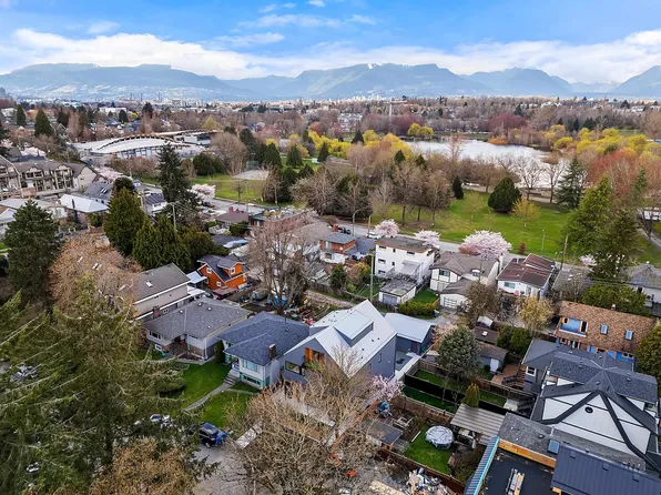 2091 E 20th Ave #2, Vancouver, BC V5N 2L1