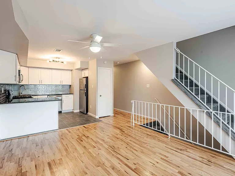 Seaview Apartments — Photo 8