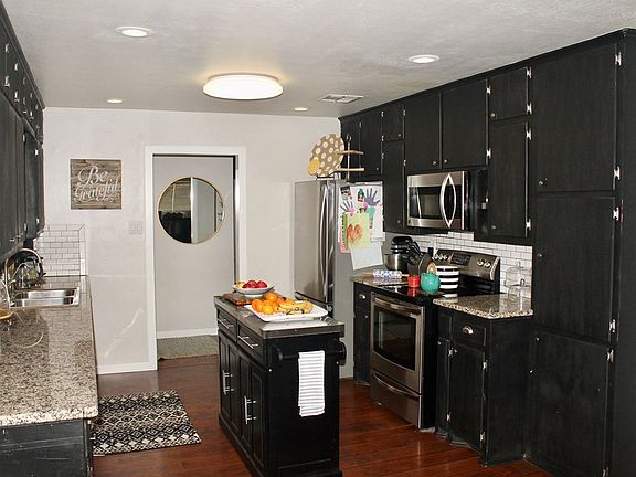 5th image of 3008 Bonham Ave