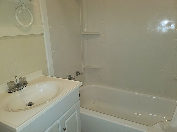 5th image of 207 S East St