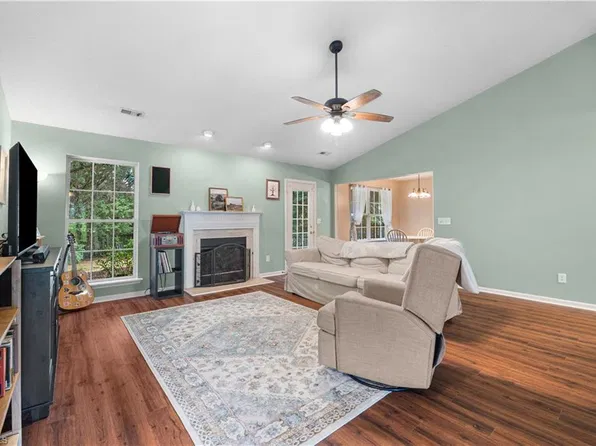 5702 Fountain Head Dr, Greensboro, NC 27455