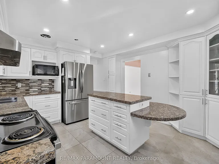 47 Cloverdale Dr — Photo 14