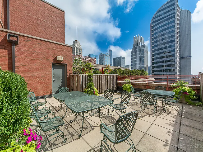 208 W Washington St #802 — Photo 11