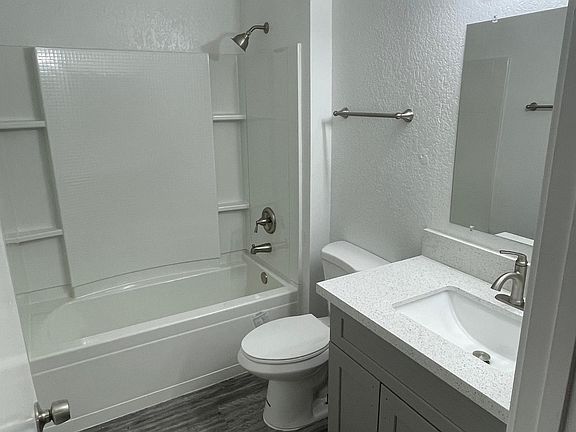 4th image of 644 N Center St #207
