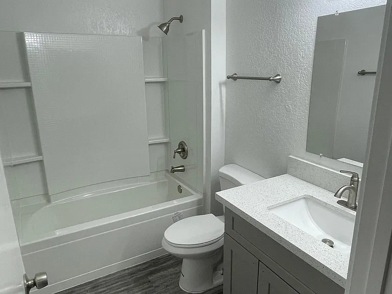 644 N Center St #207 — Photo 4