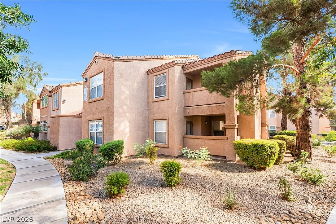 2 bed, 2.0 bath, 928 sqft, $1,700 — Photo 1