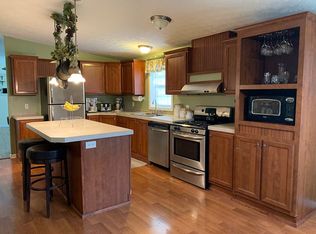 3425 Berry Dr, Carleton, MI 48117