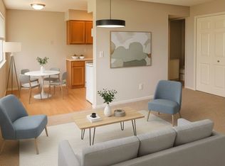 2700 Rosalyn Ct APT 203, New Hope, MN 55427