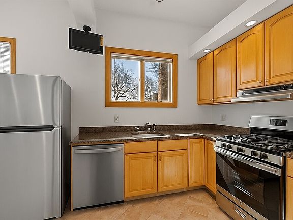 4th image of 197-199 Dorchester St #1