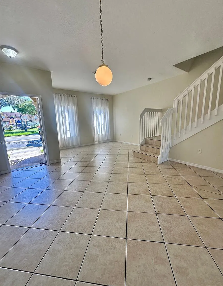 NW 108th Pl, Doral — Photo 4