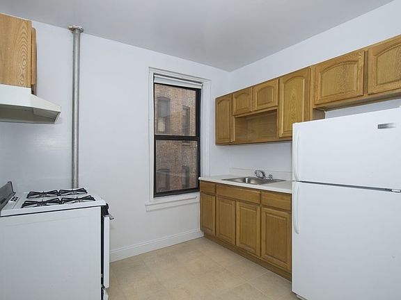 4th image of 61 Tiemann Pl #33