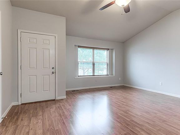 5th image of 14308 Richmond Ave