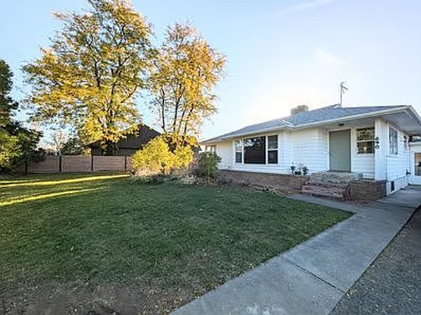 890 NE C St, College Place, WA 99324