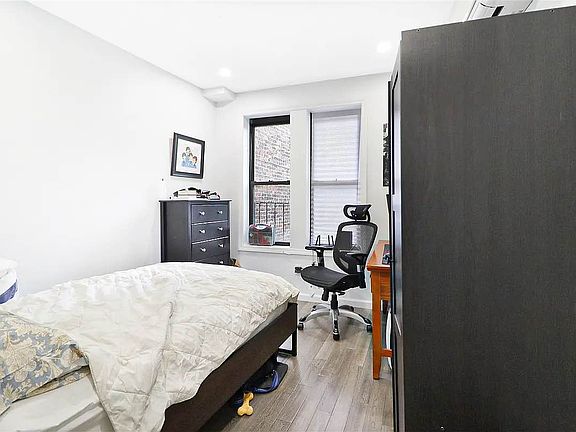 4th image of 105 E 2nd St #11