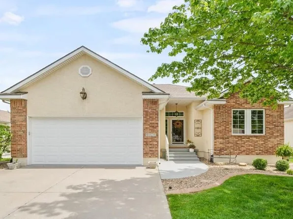 4821 SW Soldier Dr, Lees Summit, MO 64082