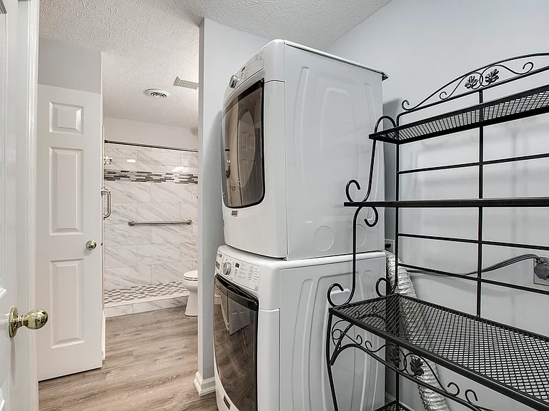 101 Pinewood Dr #1 — Photo 15
