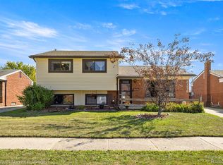 31218 Fairfield Dr, Warren, MI 48088