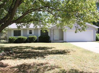 3214 S Pinehurst Ave, Springfield, MO 65807