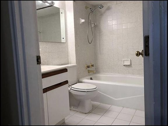 5th image of 2749 Sullins St #201