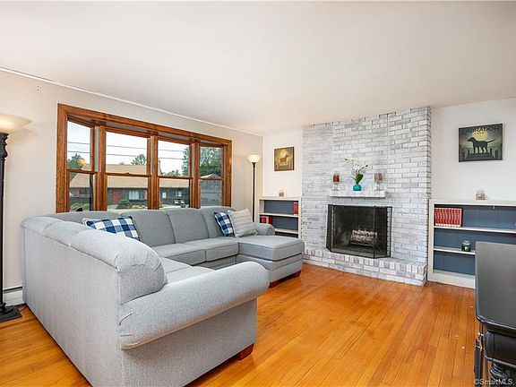 5th image of 95 Knollwood Dr