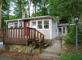 43 Laurel Dr, Oak Ridge, NJ 07438