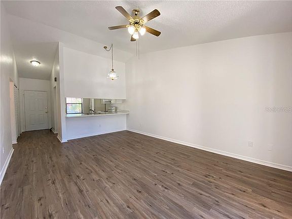 2nd image of 1376 Hendren Dr