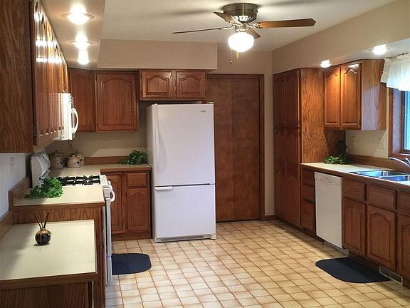 2nd image of 804 Mulberry Dr