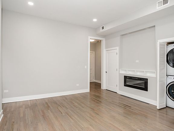 4th image of 807 N Wabash Ave #2W