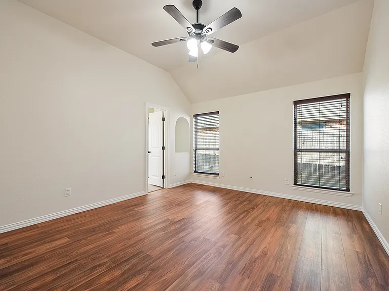 1037 Inverness Dr — Photo 12