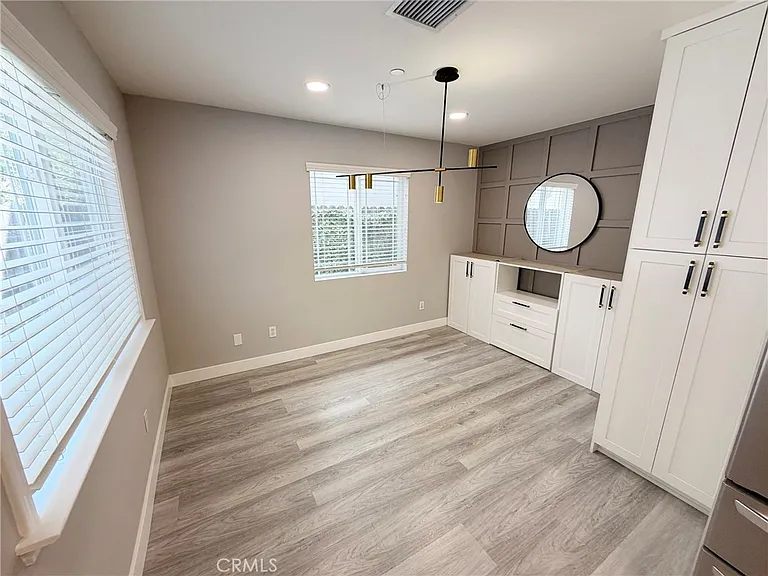 1124 S Mayflower Ave — Photo 9