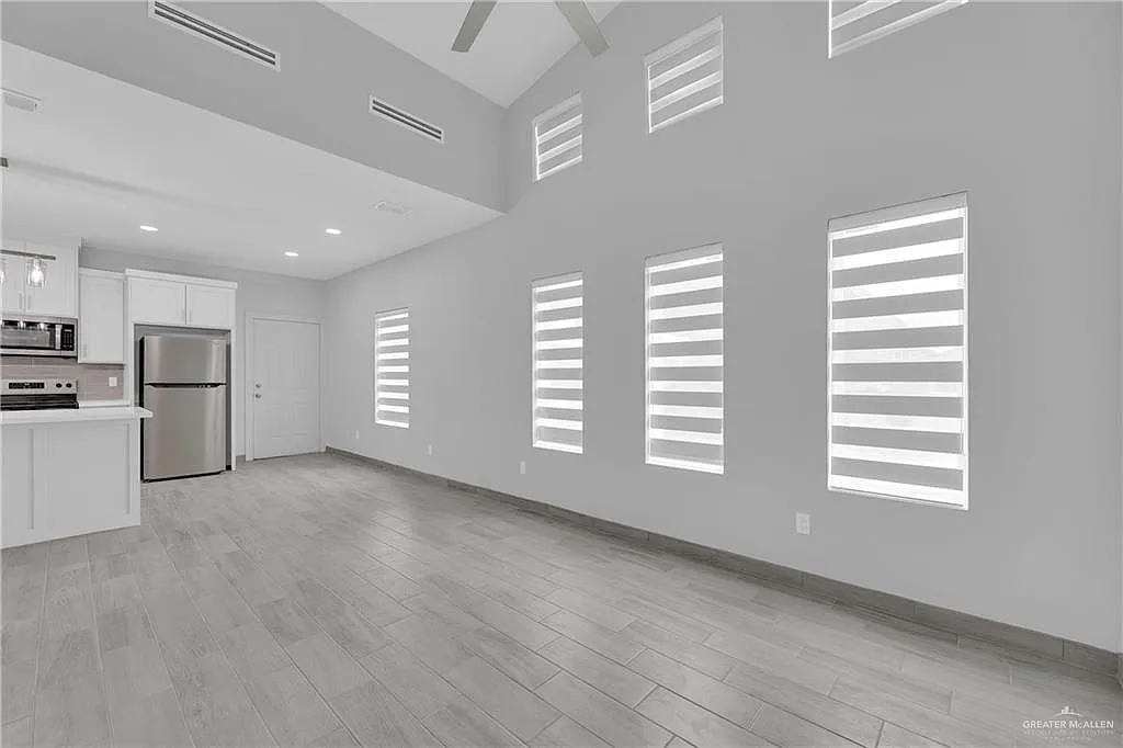 3 bed, 2.0 bath, 940 sqft, $1,400 — Photo 3