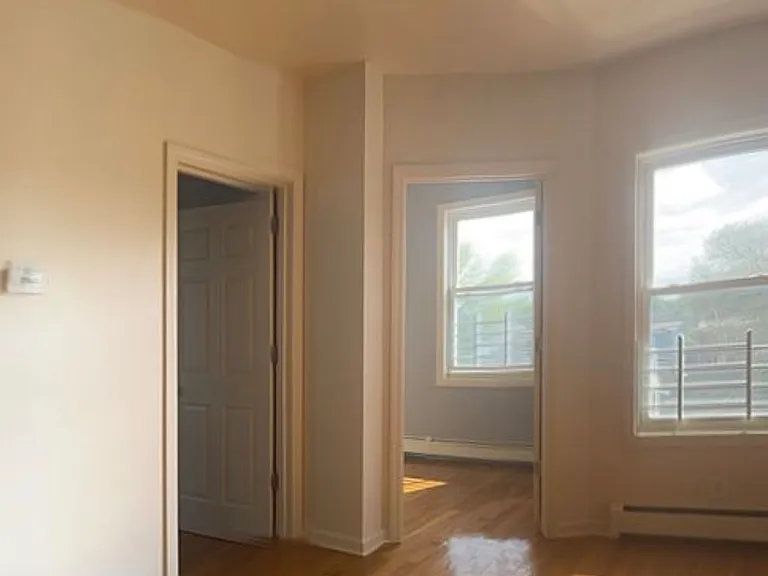 951 Chancellor Ave #3 — Photo 2
