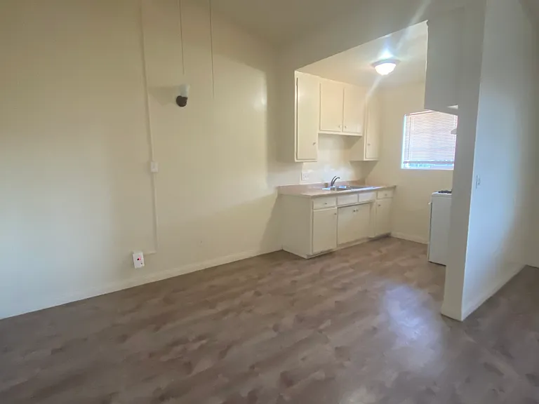351 E Rossellen Pl #8 — Photo 5