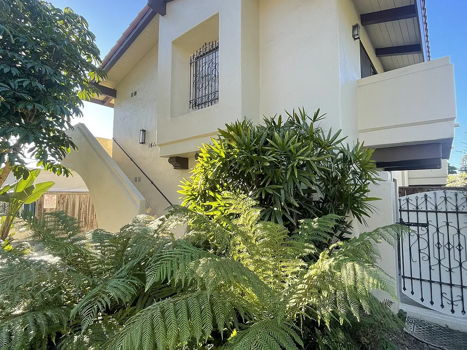 Building Photo 3
