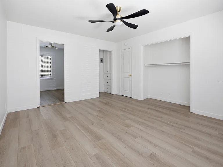 717 E Medio St — Photo 7