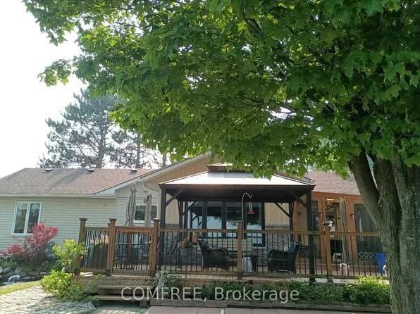 76 Lake St, South Algonquin, ON K0J 2M0