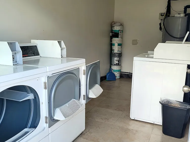 1555 Pahulu St E — Photo 20
