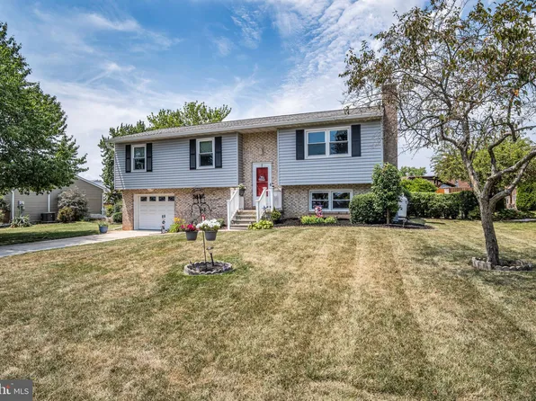 1886 Esther Dr, Carlisle, PA 17013