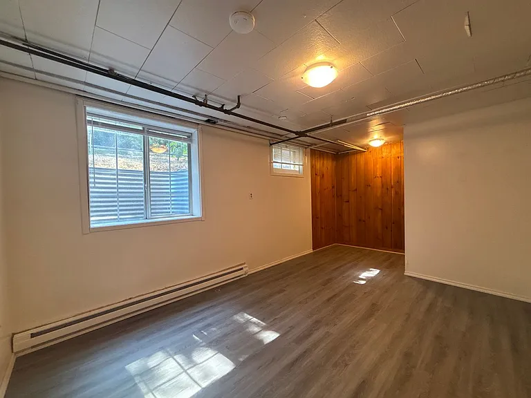 715 NE Stadium Way — Photo 9